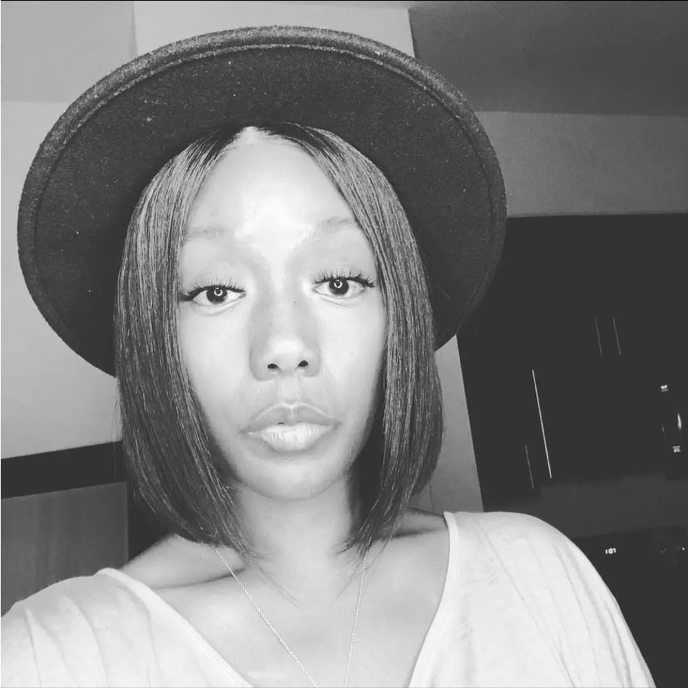 Meet your Posher, Latosha